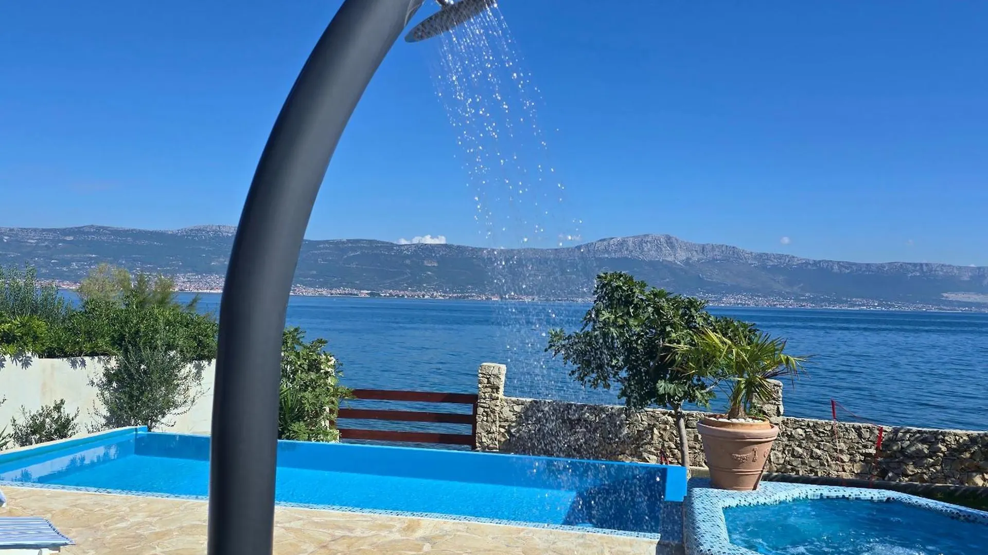 Beachfront Villa Ciovka Slatine