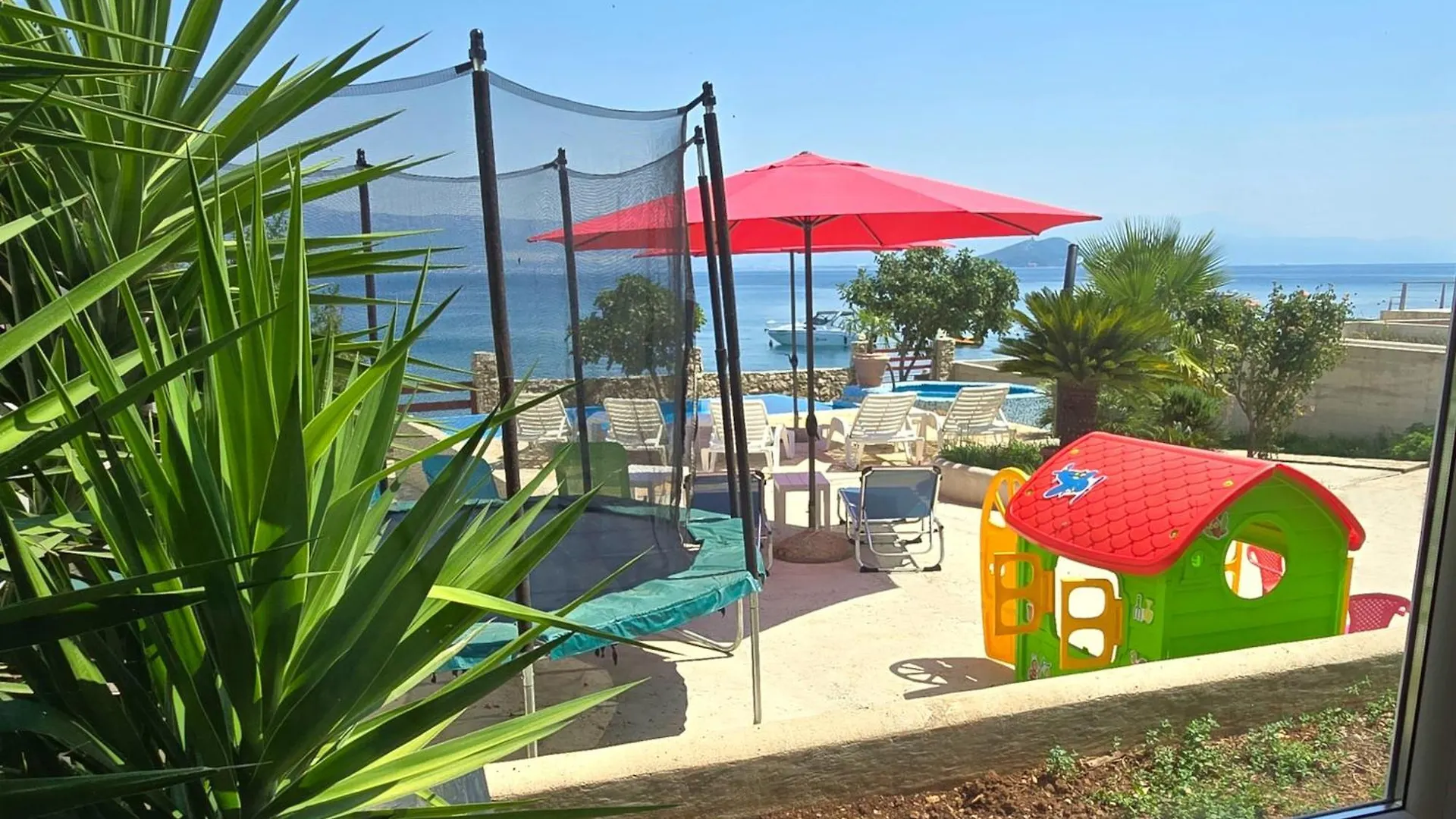 Beachfront Villa Ciovka Slatine 0*,  Croatia