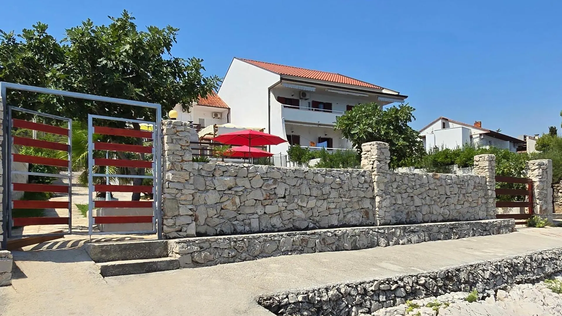 Beachfront Villa Ciovka Slatine