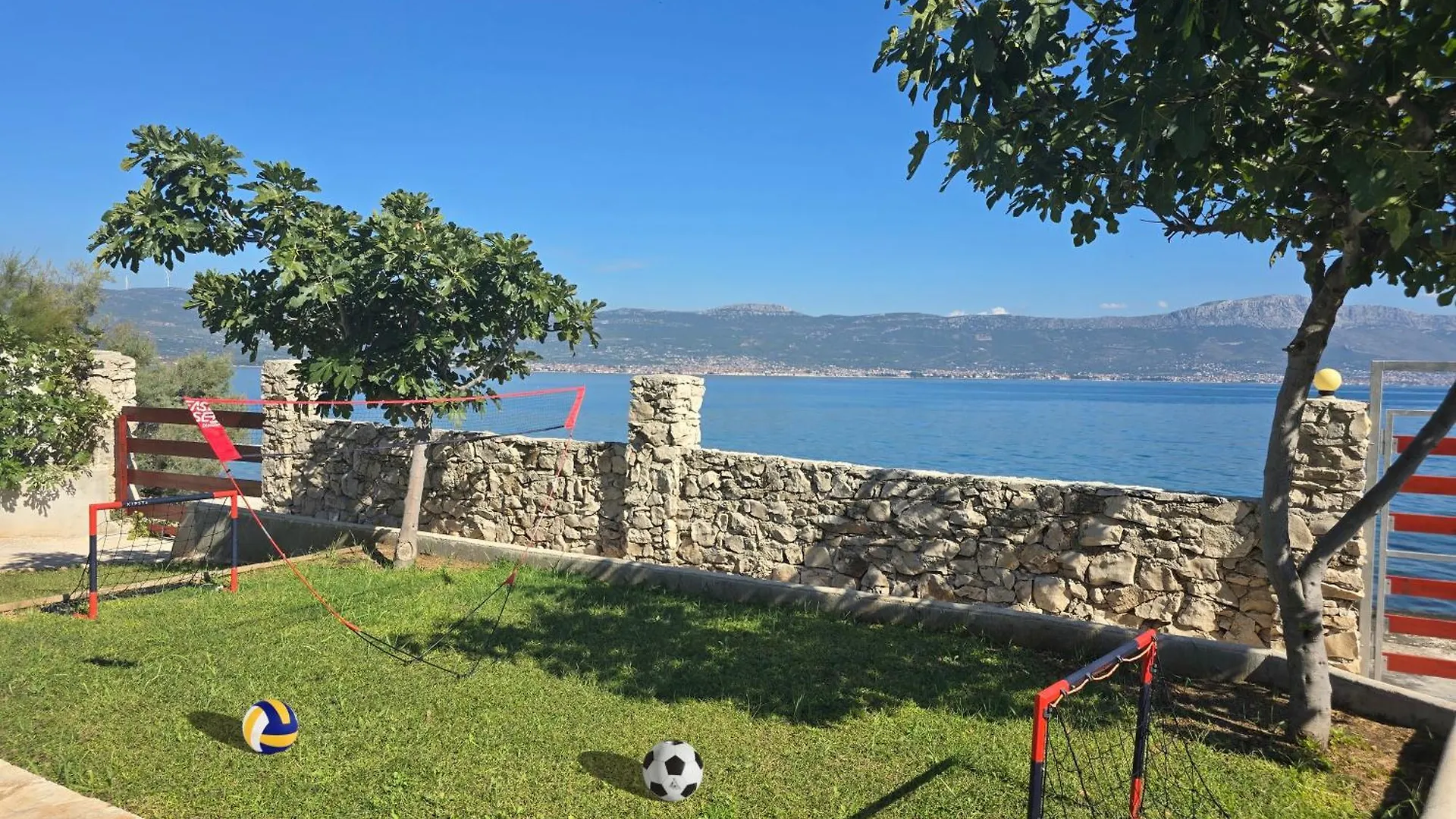 Beachfront Villa Ciovka Slatine