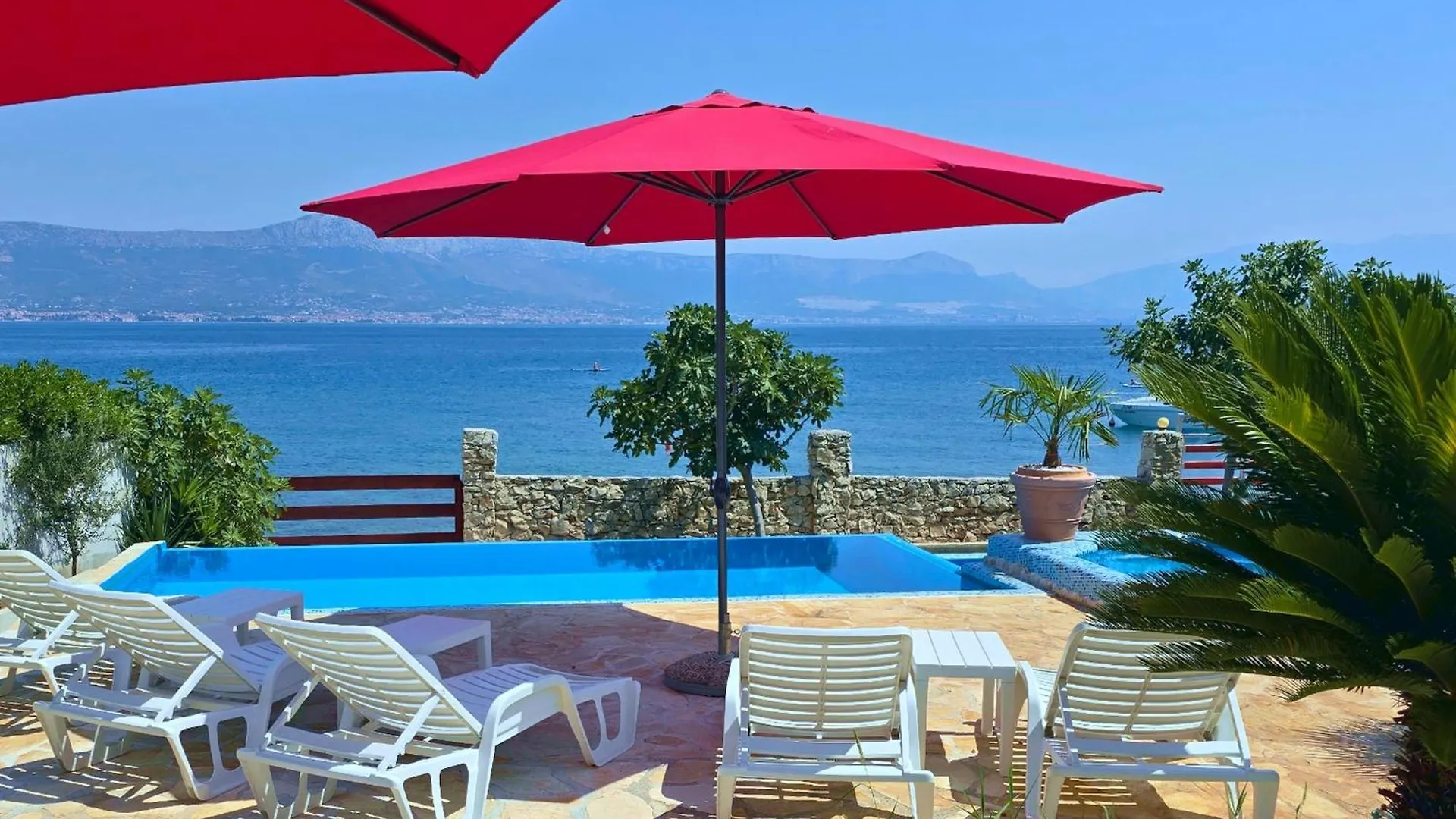 Beachfront Villa Ciovka Slatine