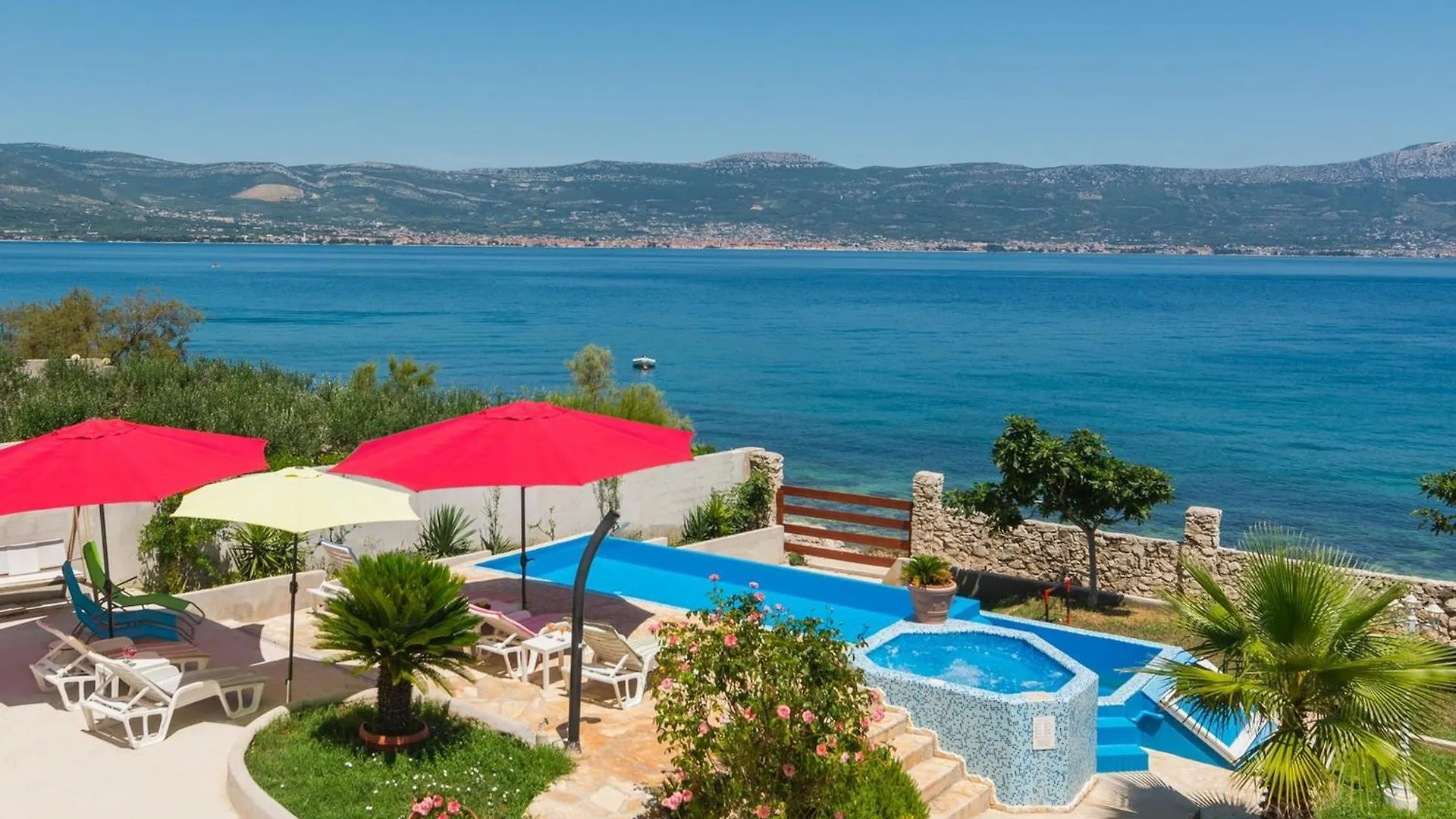 Beachfront Villa Ciovka Slatine Croatia