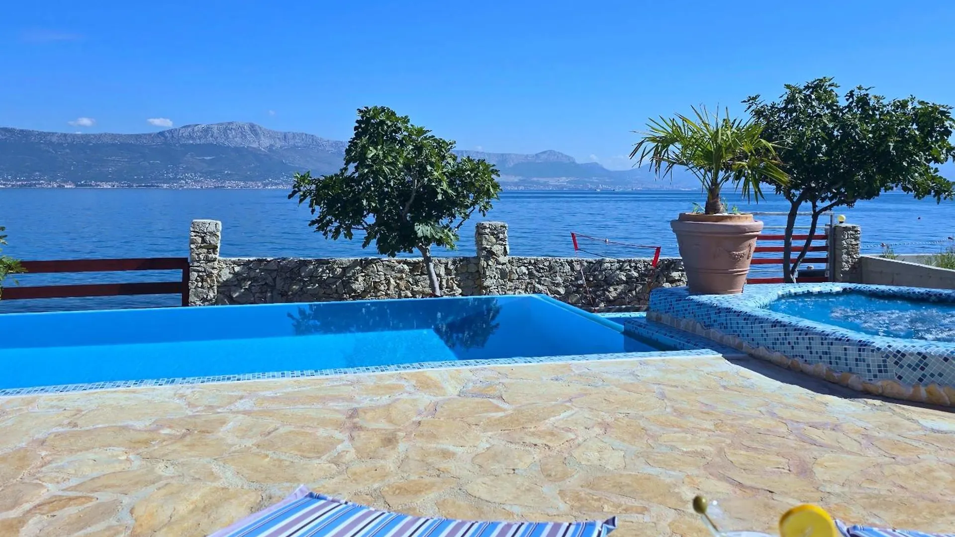 Beachfront Villa Ciovka Slatine 0*,